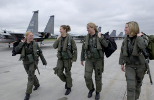 La féminisation des armées : une question ancienne, un débat actuel